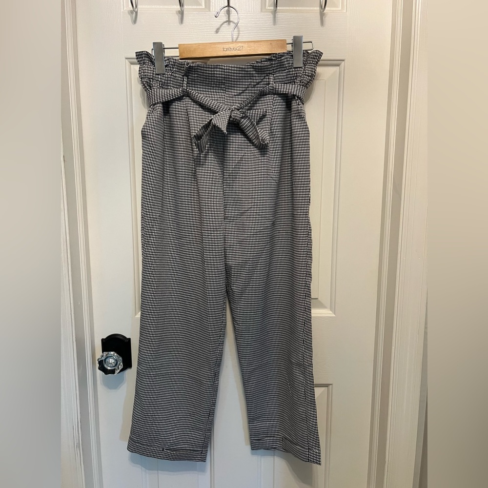 Cropped black and white checkered pants